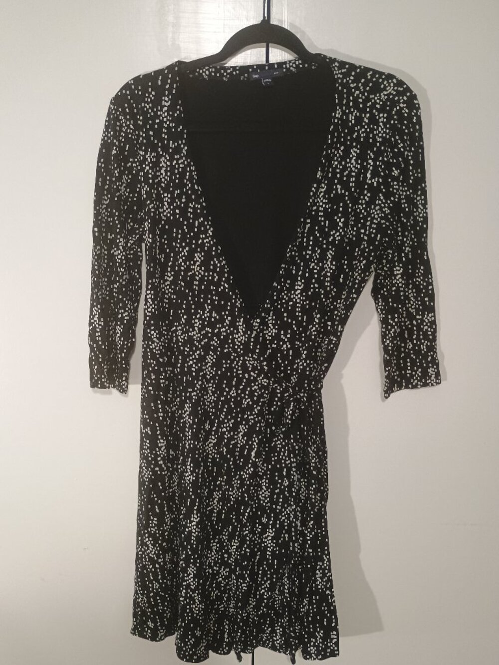 Gap Black & White Abstract Print Wrap Dress Size Large Rayon Tie Waist - Picture 2 of 8